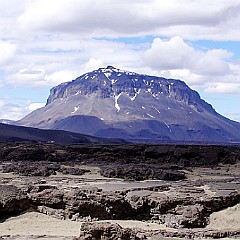 Le volcan tabulaire Herdubreid (1 682 m).