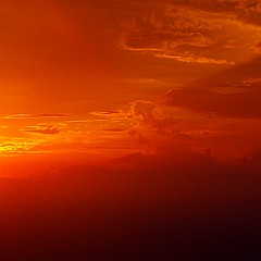 Coucher de soleil vu de l'île Lopévi, Vanuatu.