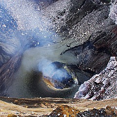 Île d'Ambrym, Vanuatu, le petit cratère du Marum.